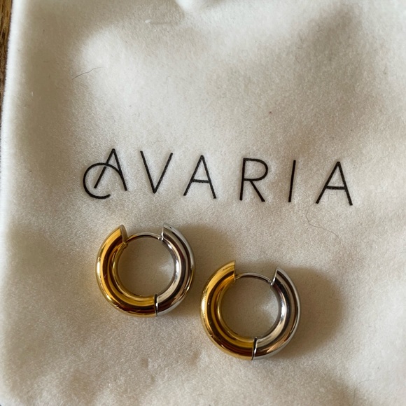 AVARIA EARRINGS - 18k gold plated & silver hoops (water resistant) - Picture 3 of 7